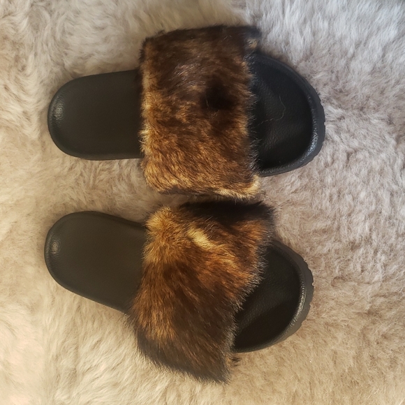 UGG Limited Edition Brown/Black Royale Genuine Lamb Fur Slides - Picture 2 of 8